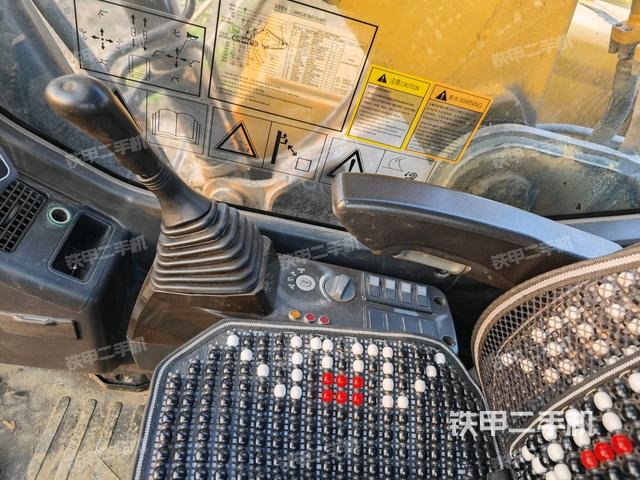 座椅右側(cè)控制臺(tái)/鑰匙門/油門/含右手柄（駕駛室部分）