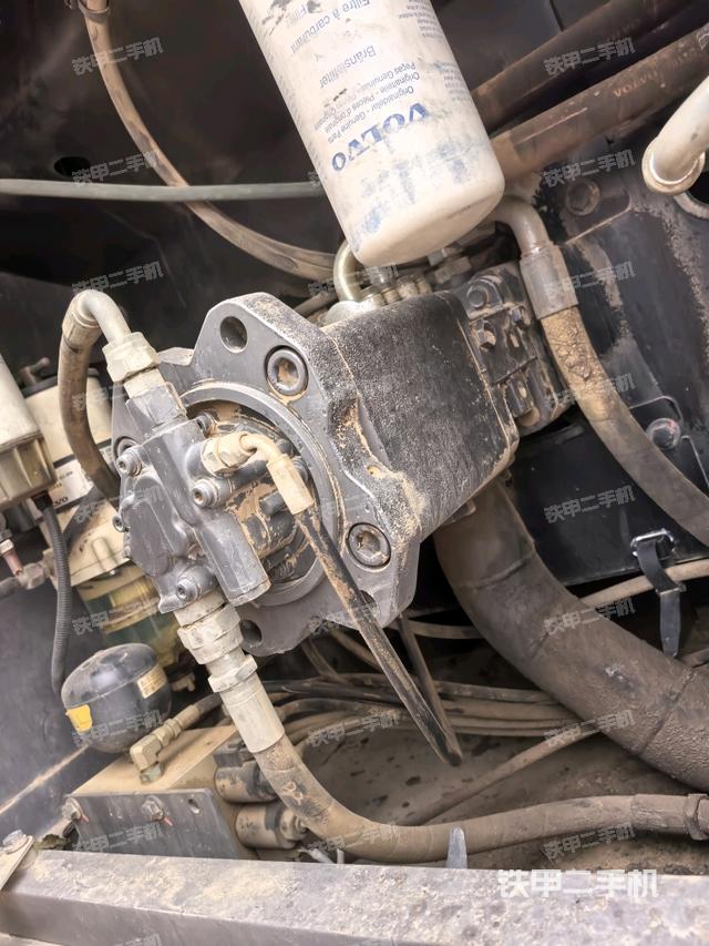 液壓泵斜45?左（大件艙室）