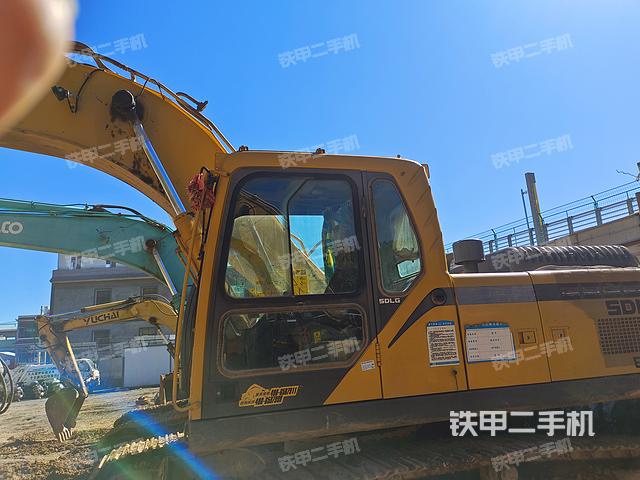 駕駛室頂部(整機外觀) 駕駛室頂部(整機外觀)