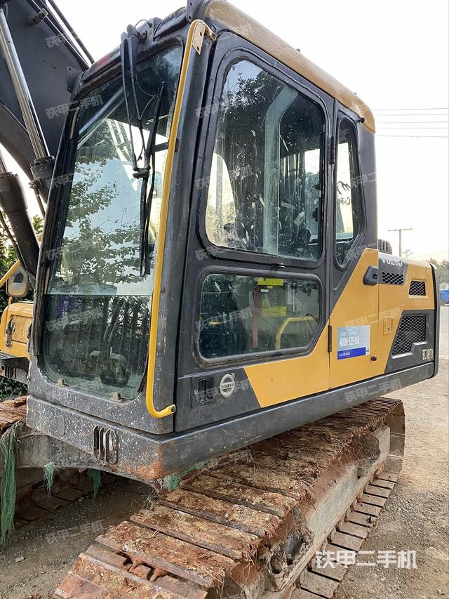 駕駛室左前45度(駕駛室部分) 駕駛室左前45度(駕駛室部分)