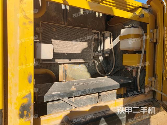 散熱器正面(大件艙室) 散熱器正面(大件艙室)