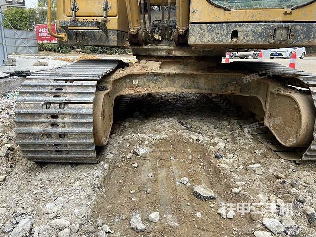 轉(zhuǎn)盤(pán)和下車(chē)架正前（工作和回轉(zhuǎn)裝置）