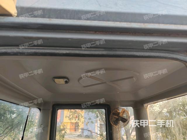 頂棚整體  內(nèi)(駕駛室部分) 頂棚整體  內(nèi)(駕駛室部分)