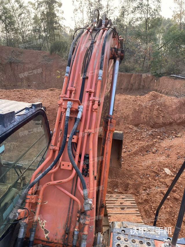 大臂背部俯視（工作和回轉(zhuǎn)裝置）