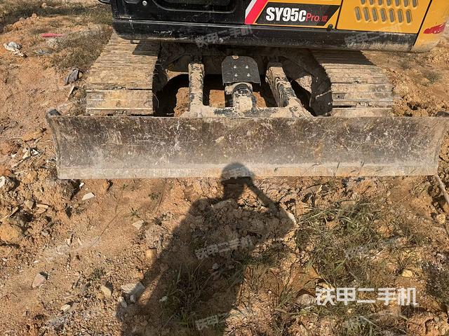 轉(zhuǎn)盤和下車架正前(工作和回轉(zhuǎn)裝置) 轉(zhuǎn)盤和下車架正前(工作和回轉(zhuǎn)裝置)