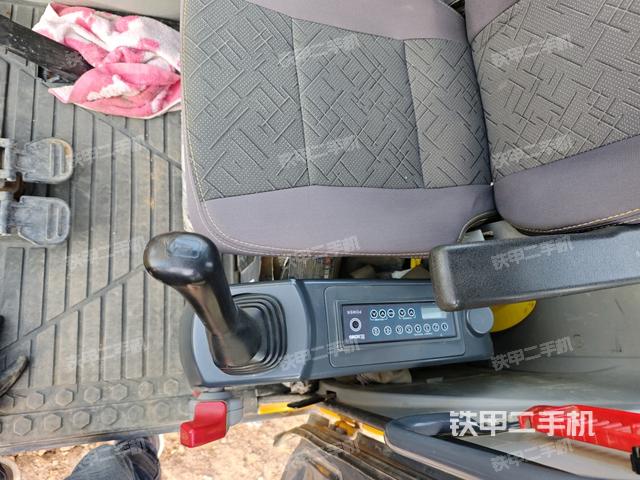 座椅左側(cè)控制臺(tái)/音響/含左手柄（駕駛室部分）