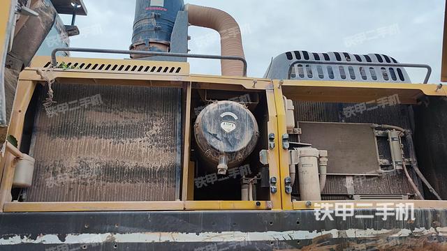 散熱器正面(大件艙室) 散熱器正面(大件艙室)