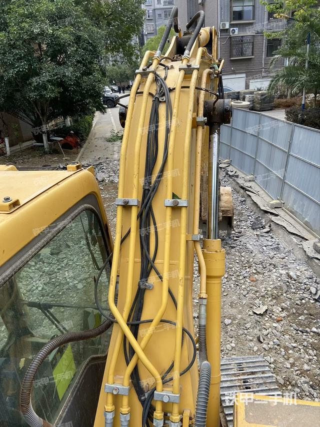 大臂背部俯視（工作和回轉(zhuǎn)裝置）