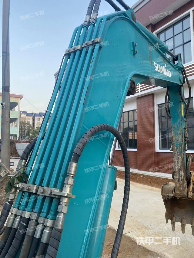 大臂背部俯視（工作和回轉(zhuǎn)裝置）