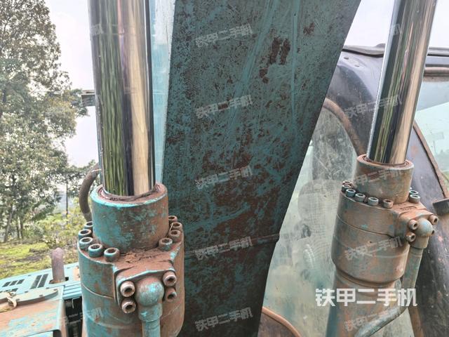 大臂油缸整體?豎拍(工作和回轉(zhuǎn)裝置) 大臂油缸整體?豎拍(工作和回轉(zhuǎn)裝置)