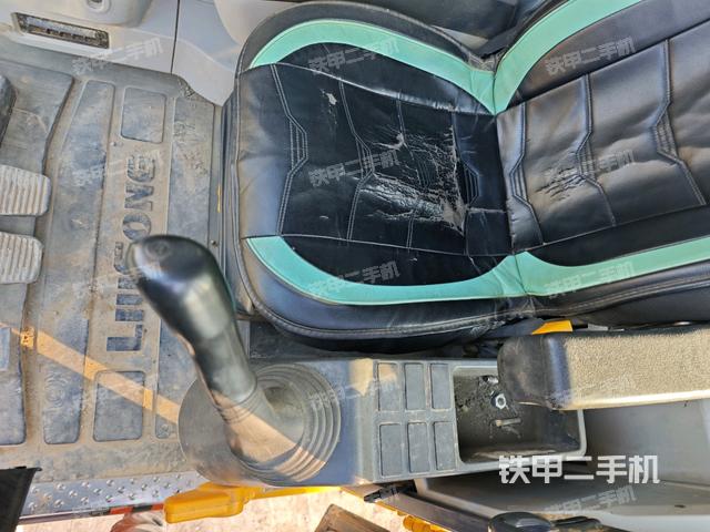 座椅左側控制臺/音響/含左手柄（駕駛室部分）