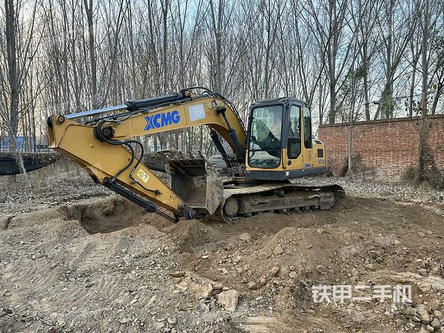 駕駛室整體(整機(jī)外觀) 駕駛室整體(整機(jī)外觀)