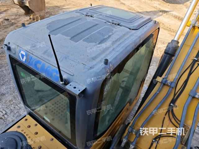 駕駛室頂部(整機(jī)外觀) 駕駛室頂部(整機(jī)外觀)
