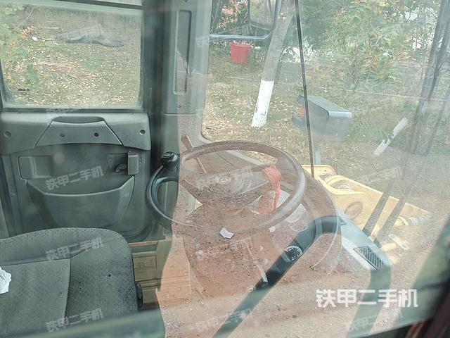 駕駛室工作臺(tái)(整機(jī)外觀及大件) 駕駛室工作臺(tái)(整機(jī)外觀及大件)