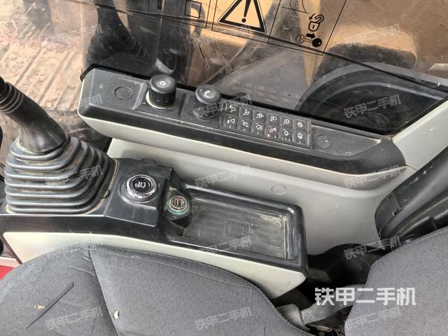 座椅右側(cè)控制臺(tái)/鑰匙門/油門/含右手柄(駕駛室部分) 座椅右側(cè)控制臺(tái)/鑰匙門/油門/含右手柄(駕駛室部分)