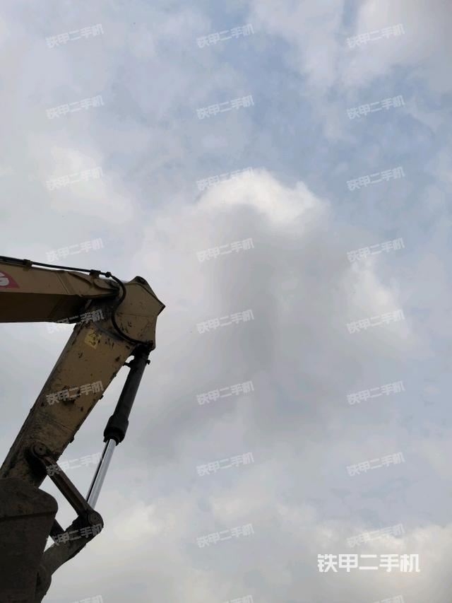 小臂整體左后(工作和回轉(zhuǎn)裝置) 小臂整體左后(工作和回轉(zhuǎn)裝置)