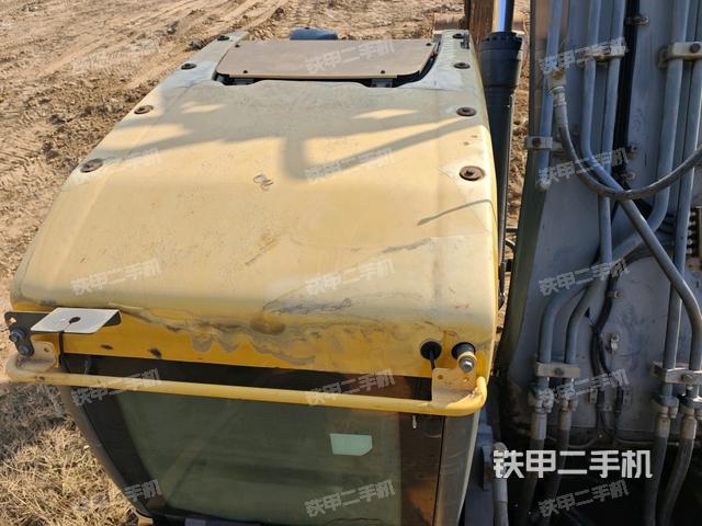 駕駛室頂部（整機外觀）