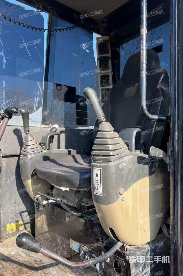 駕駛室頂部（整機(jī)外觀）