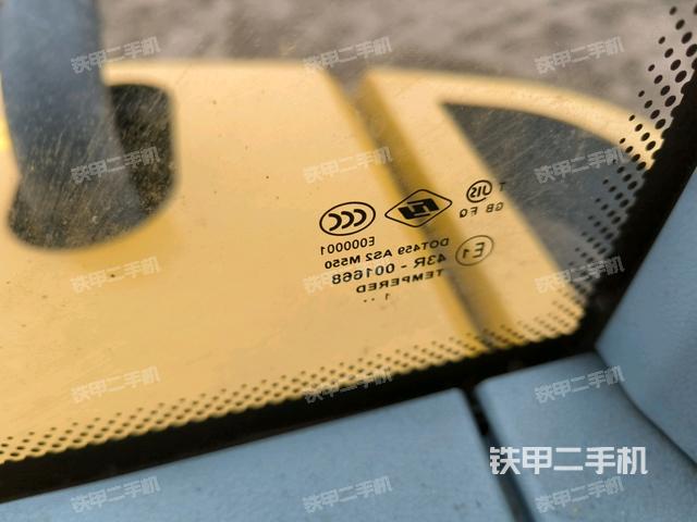 后窗玻璃角標（駕駛室部分）