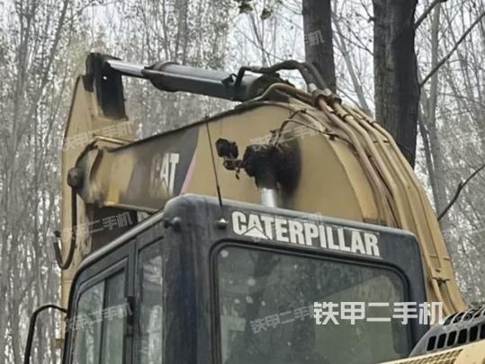 駕駛室頂部(整機(jī)外觀) 駕駛室頂部(整機(jī)外觀)