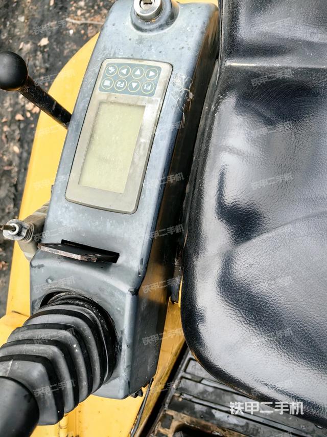 座椅右側(cè)控制臺(tái)/鑰匙門/油門/含右手柄（駕駛室部分）