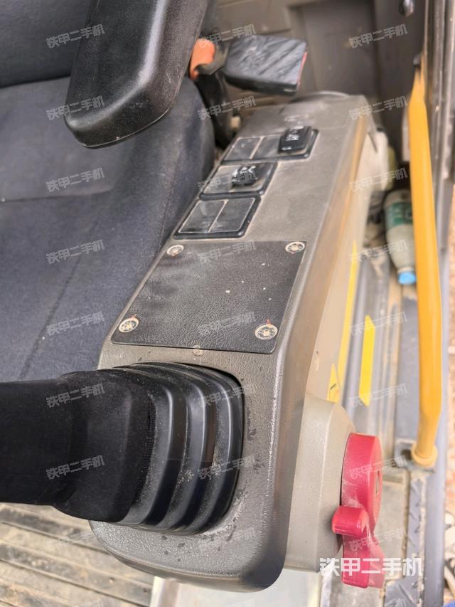 座椅左側(cè)控制臺/音響/含左手柄（駕駛室部分）