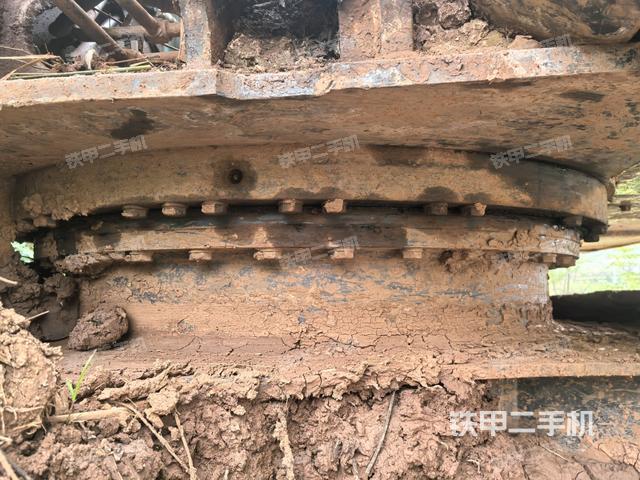 轉(zhuǎn)盤和下車架正前(工作和回轉(zhuǎn)裝置) 轉(zhuǎn)盤和下車架正前(工作和回轉(zhuǎn)裝置)