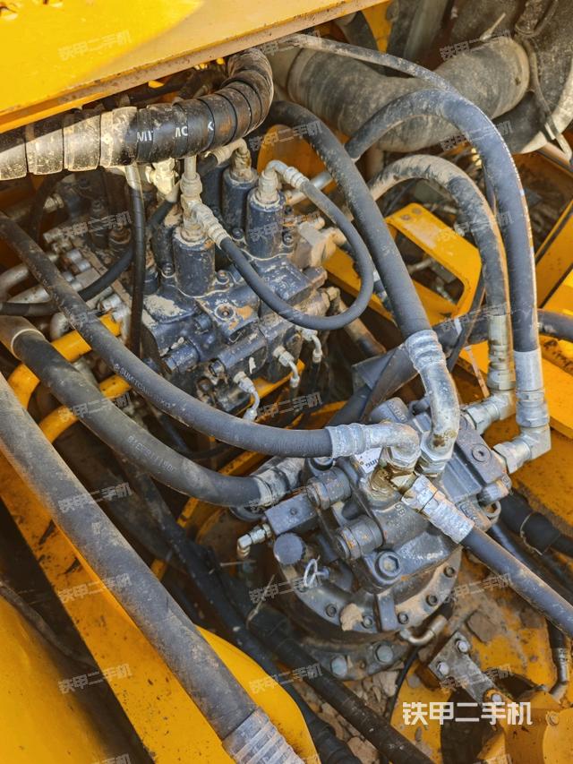 回轉馬達和主控閥（整機外觀）