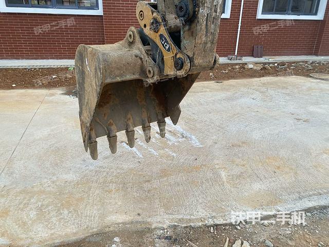 鏟斗右后整體（工作和回轉(zhuǎn)裝置）