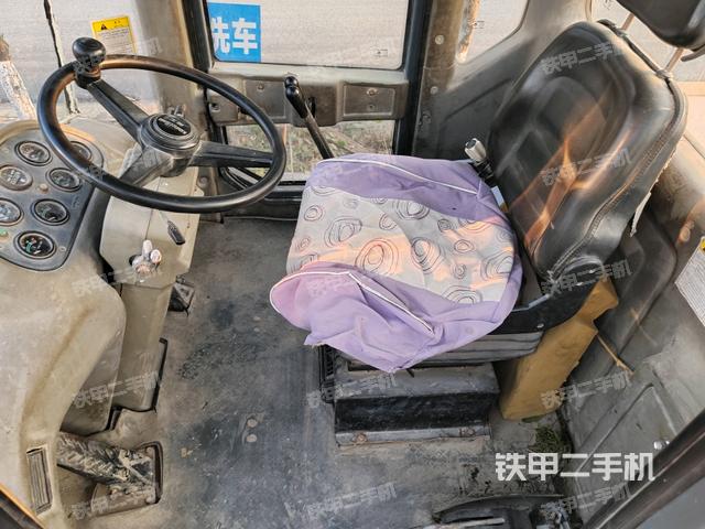 駕駛室內(nèi)部(駕駛室部分) 駕駛室內(nèi)部(駕駛室部分)