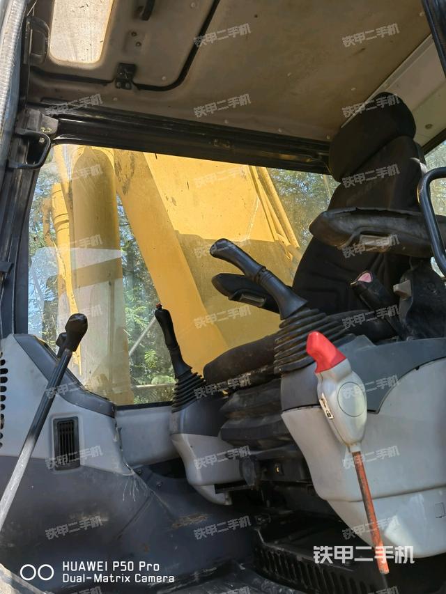 駕駛室整體（整機外觀）