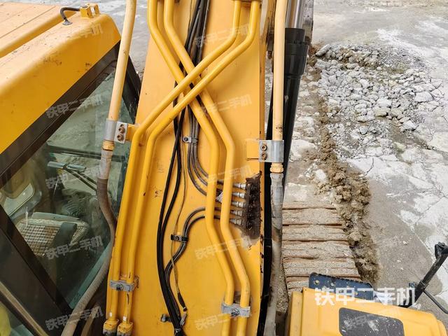 大臂背部俯視(工作和回轉(zhuǎn)裝置) 大臂背部俯視(工作和回轉(zhuǎn)裝置)