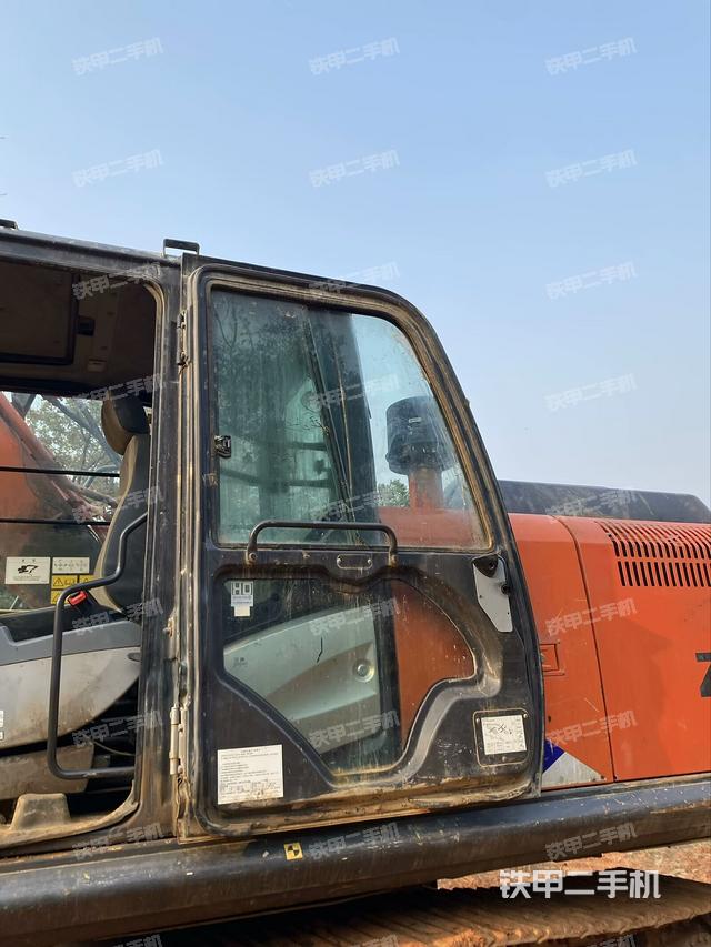 駕駛室左前45度（駕駛室部分）