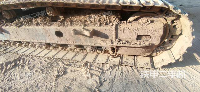 左驅(qū)動輪（行走機構(gòu)）