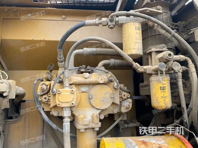 液壓泵艙室正面整體(整機(jī)外觀) 液壓泵艙室正面整體(整機(jī)外觀)