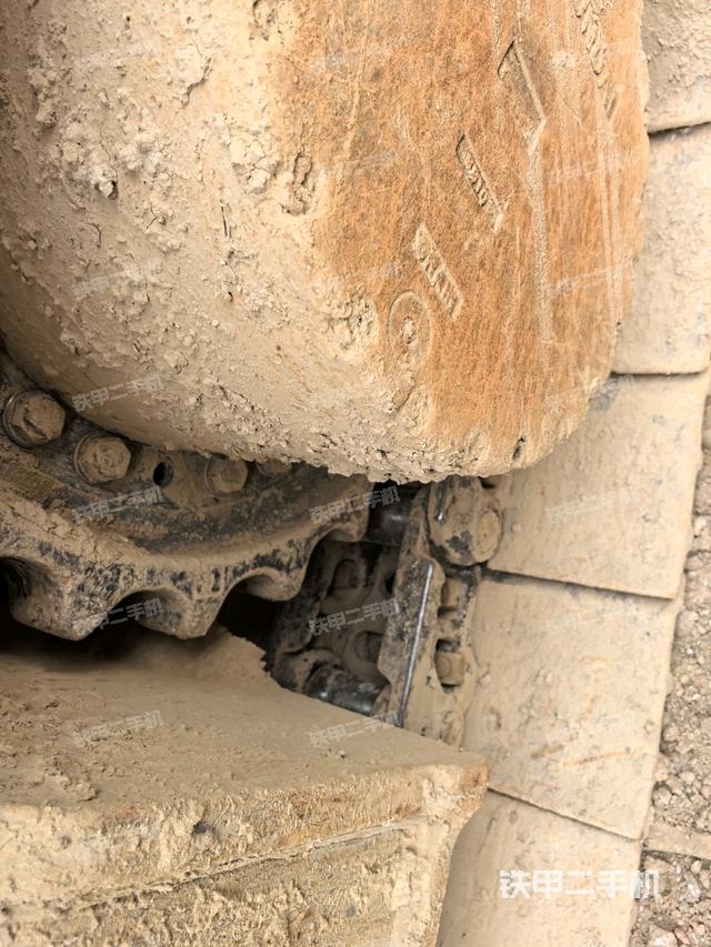 右驅(qū)動輪（行走機構(gòu)）