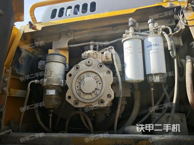 液壓泵艙室正面整體（整機(jī)外觀）