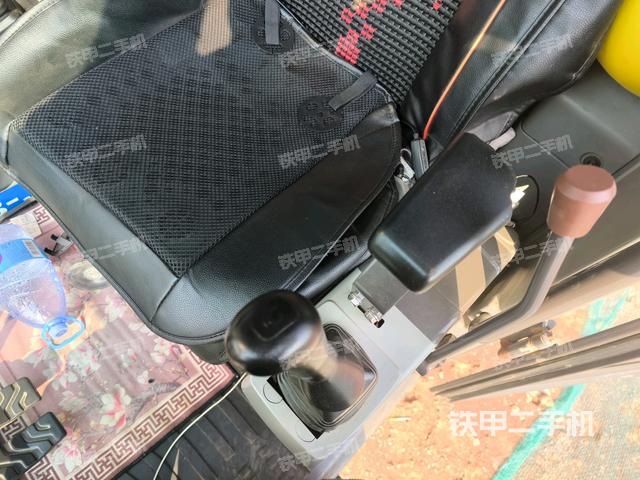 座椅左側(cè)控制臺(tái)/音響/含左手柄（駕駛室部分）