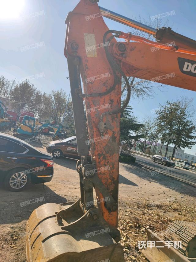 小臂整體左后(工作和回轉(zhuǎn)裝置) 小臂整體左后(工作和回轉(zhuǎn)裝置)