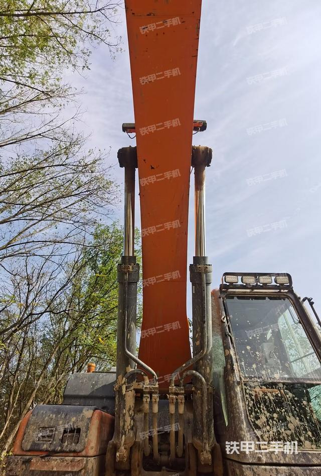 大臂油缸整體?豎拍(工作和回轉(zhuǎn)裝置) 大臂油缸整體?豎拍(工作和回轉(zhuǎn)裝置)