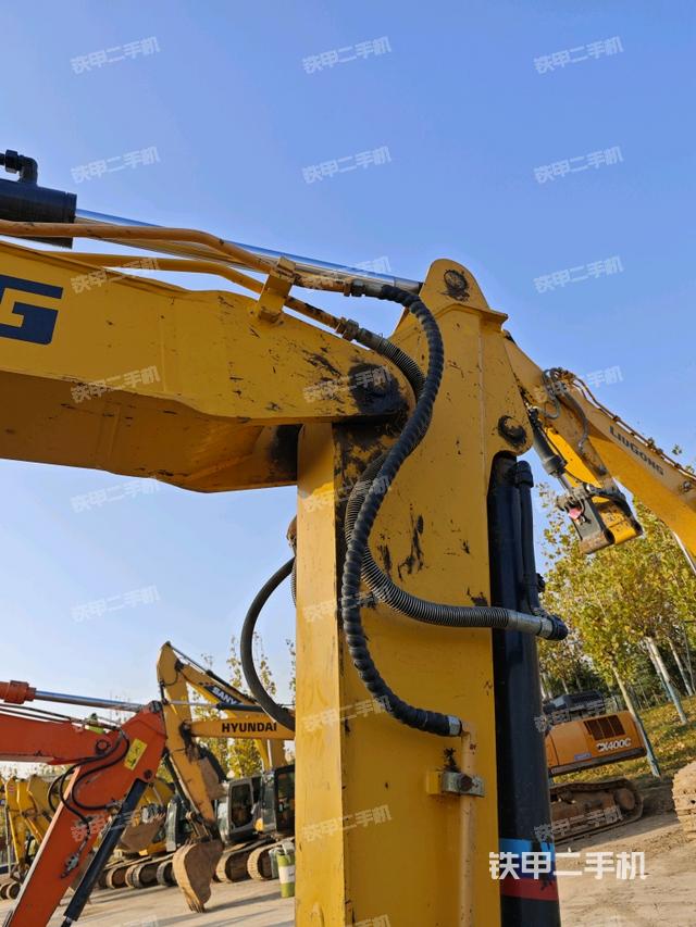 小臂整體右前（工作和回轉裝置）