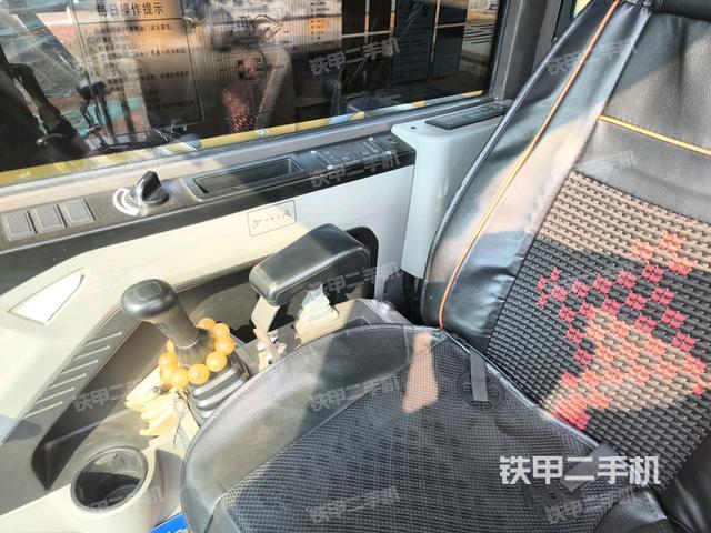 座椅右側(cè)控制臺(tái)/鑰匙門/油門/含右手柄（駕駛室部分）