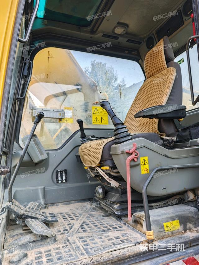 右側(cè)玻璃角標(biāo)（駕駛室部分）