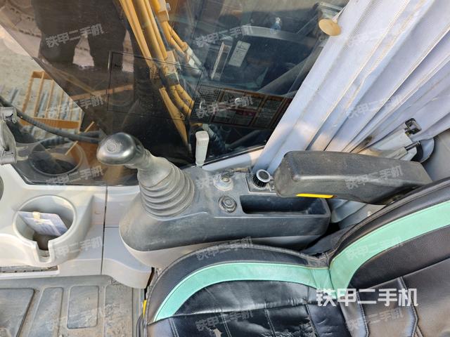 座椅右側控制臺/鑰匙門/油門/含右手柄（駕駛室部分）