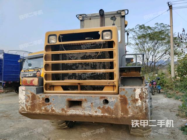 正后方(整機(jī)外觀) 正后方(整機(jī)外觀)