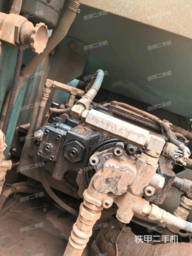 液壓泵斜45?左(大件艙室) 液壓泵斜45?左(大件艙室)