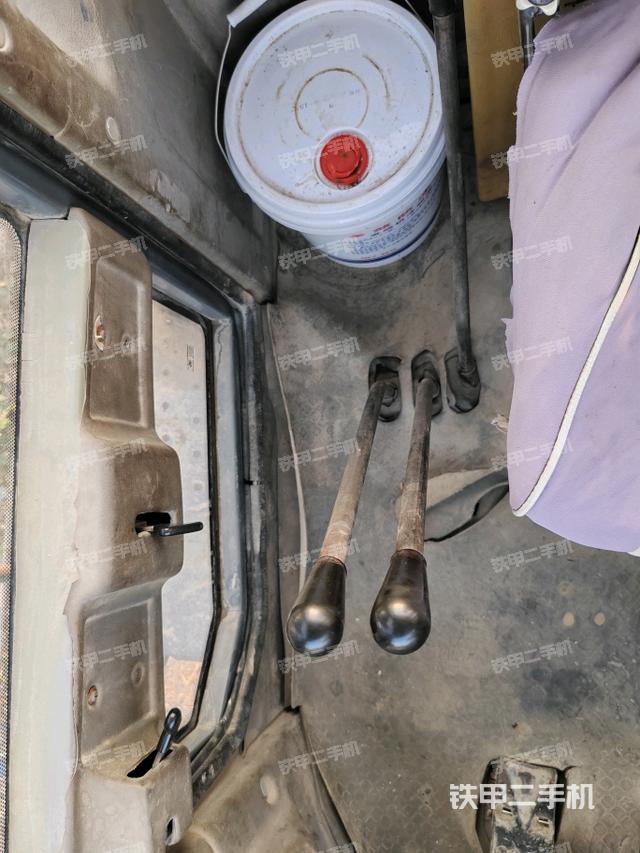 操作桿  檔位(駕駛室部分) 操作桿  檔位(駕駛室部分)