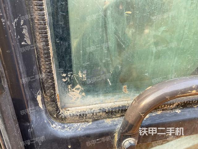 右側(cè)玻璃角標(biāo)（駕駛室部分）