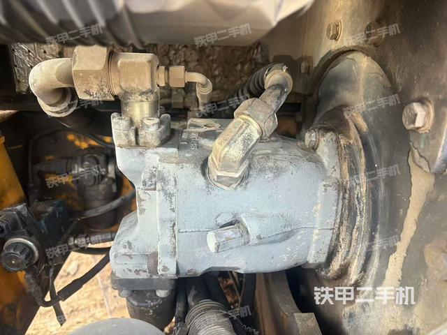 液壓泵艙室正面整體(整機(jī)外觀) 液壓泵艙室正面整體(整機(jī)外觀)