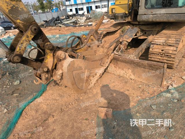 大臂根部?斜（工作和回轉(zhuǎn)裝置）